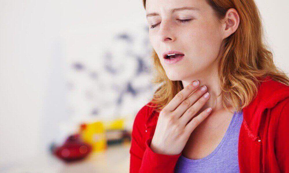 Vroege tekenen van keelkanker: luid ademen