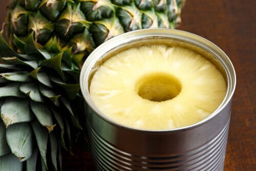 Fruit uit blik en gedroogd fruit