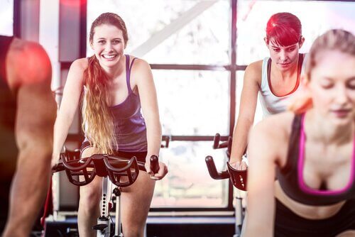 Wat zijn de beste sporten om af te vallen: hometrainer