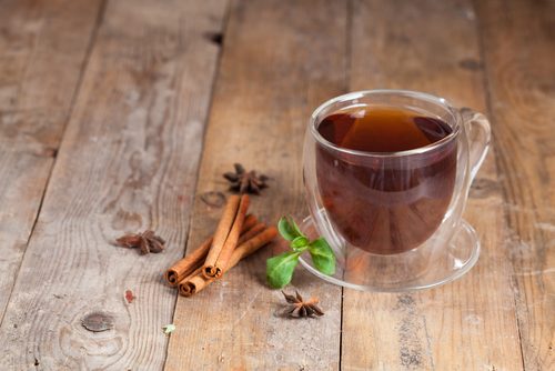 De 6 beste natuurlijke remedies voor artritispijn: kaneelthee