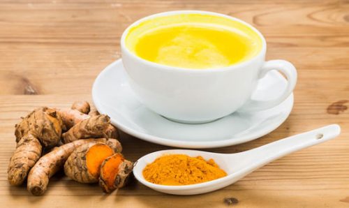 De 6 beste natuurlijke remedies voor artritispijn: kurkuma en melk