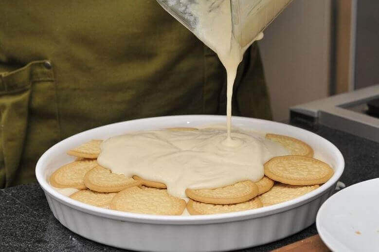 Het maken van Lemon Charlotte