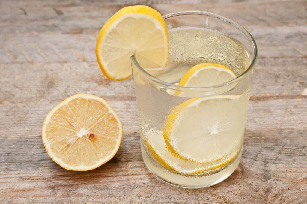 Ontgiften van het lymfatisch systeem met water en citroensap