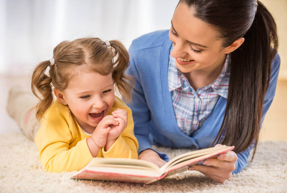 Hoe je kinderen aan te moedigen om te lezen: het goede voorbeeld geven