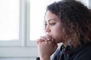 8 stappen om niet langer een verdrietig persoon te zijn