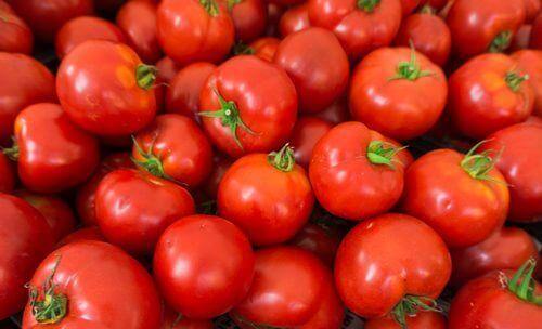 Tomaten helpen met het verbranden van buikvet.