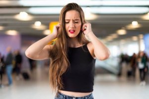 Wat is oorsuizen en waardoor wordt het veroorzaakt?