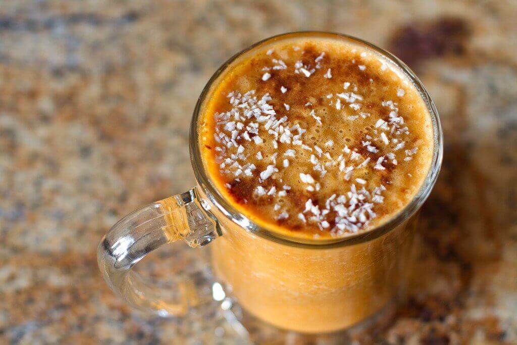 Makkelijke reinigende wortelsmoothies met chiazaden