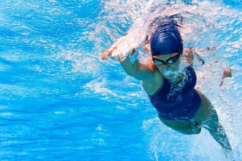 Wat zijn de beste sporten om af te vallen: zwemmen