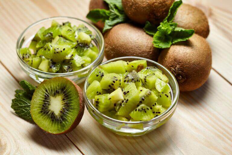 Havermout met kiwi is een van de aanbevolen ontbijtjes als je op dieet bent