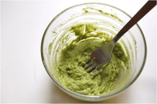 Avocado maskers zijn ideaal om beschadigd haar te herstellen