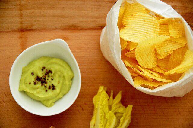 Hoe eet je zelfgemaakte guacamole?