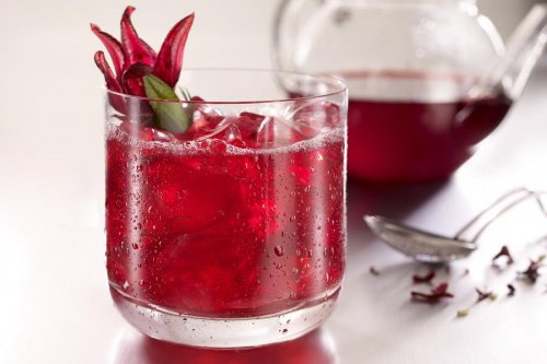 Afslankende drankjes met hibiscusbloemen