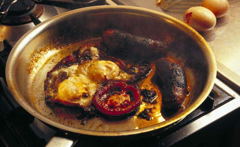 Koekenpan die is aangebrand