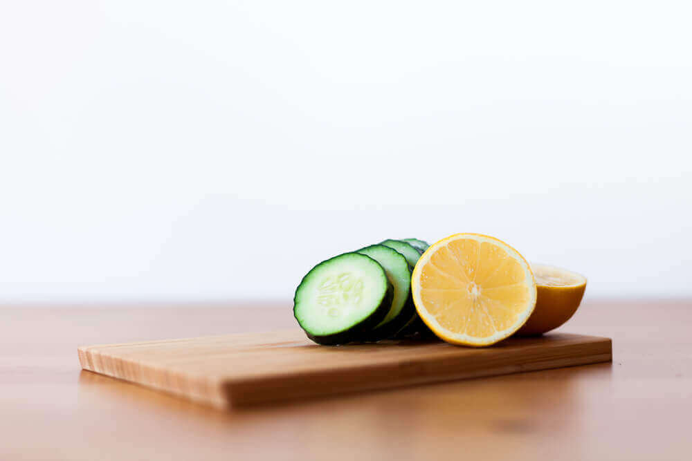 Recept voor een smoothie van komkommer, citroen en munt
