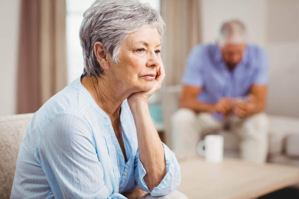 Ouderen die over hun relatie nadenken