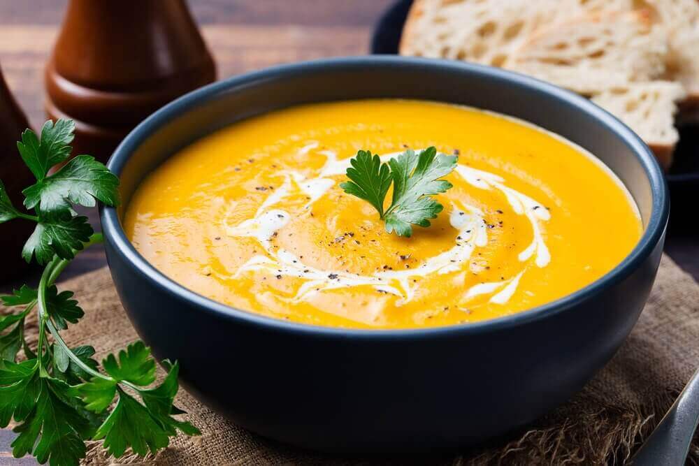 Soep met pompoen en broccoli