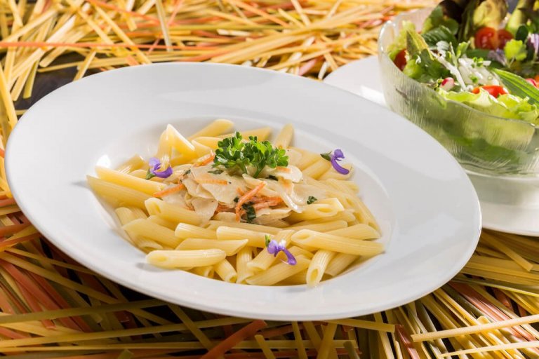 Hoe maak je een romige pasta zonder room of kaas te gebruiken?