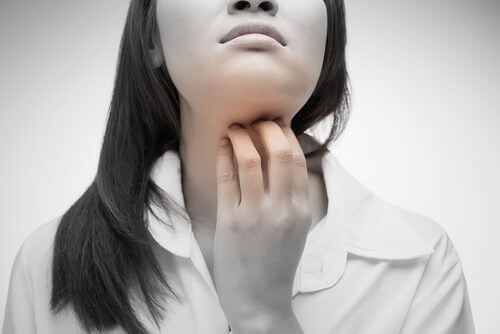 Vier natuurlijke oplossingen voor keelpijn