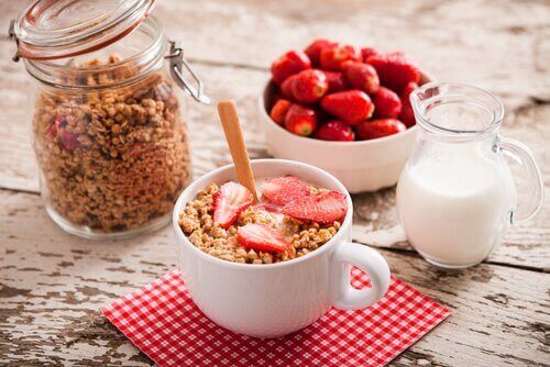 Yoghurt en granola