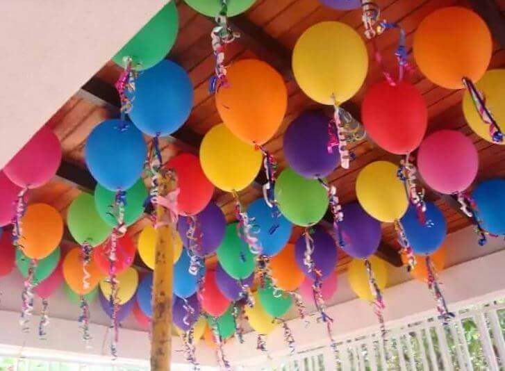 Versieren met ballonnen: het plafond