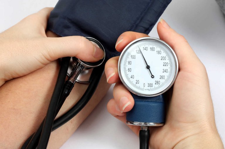 5 natuurlijke remedies om hoge bloeddruk te behandelen