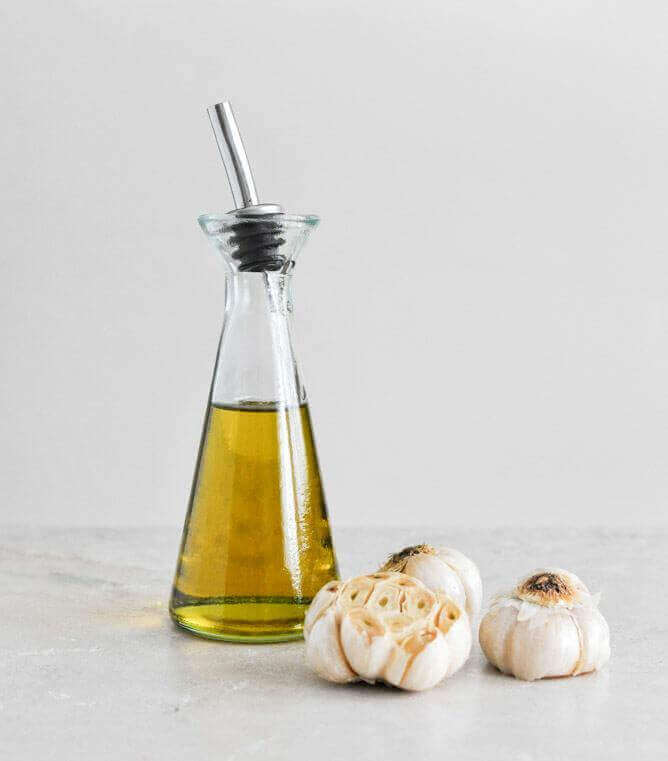Psoriasis behandelen met sarsaparilla en knoflookolie