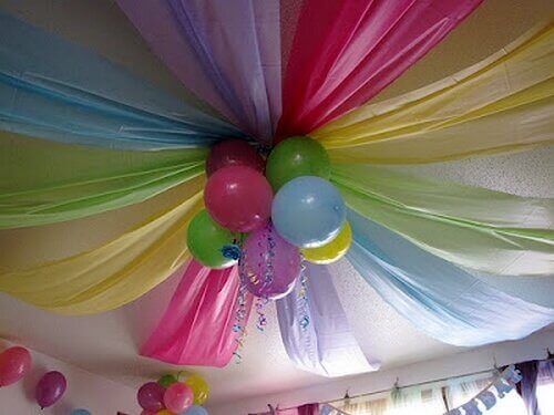 Versieren met ballonnen en stoffen
