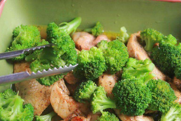 Broccoli klaarmaken met kip