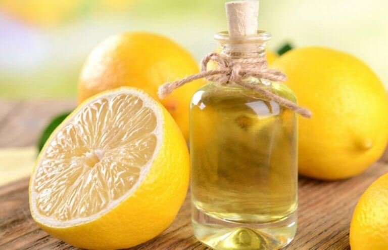 Twee manieren om etherische citroenolie te maken