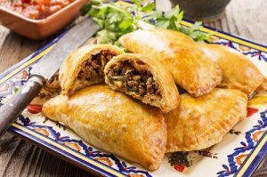Recept voor huisgemaakte empanadas met kip of rundvlees