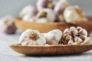 De geweldige kracht van knoflook om af te vallen