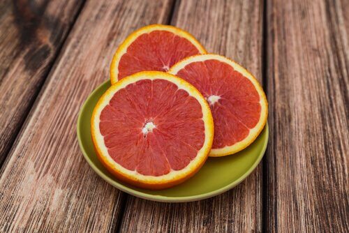 Grapefruit kan helpen bij het afvallen