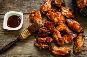 Recept voor kippenvleugeltjes in barbecuesaus