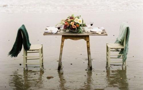 Tafel en stoelen