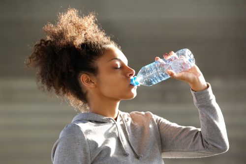 Veel water drinken helpt met gewichtsverlies