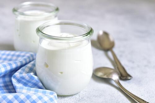 Yoghurt voor glanzend en zijdezacht haar