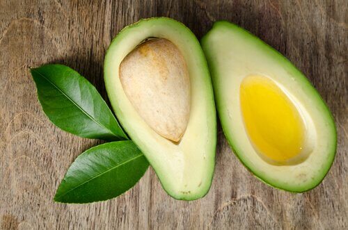 Opengesneden avocado