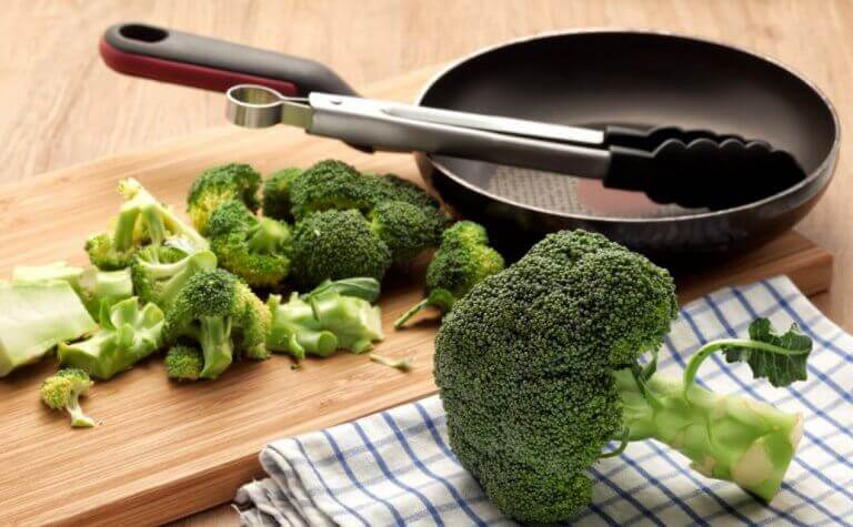 Broccoli en een pan