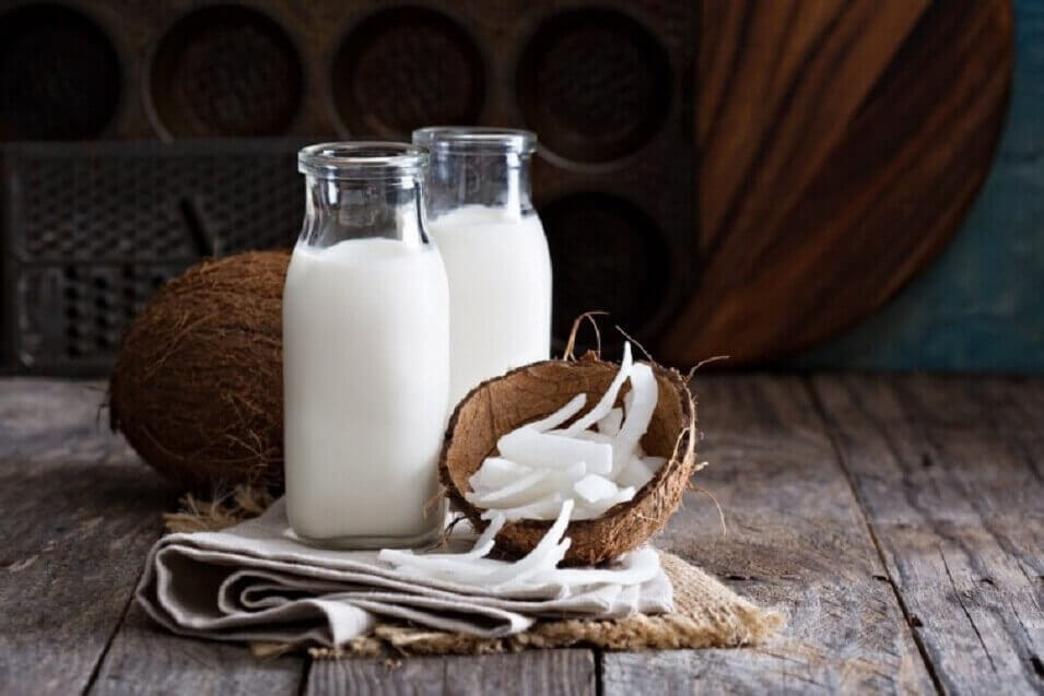 Vergrote poriën verkleinen met kokosmelk