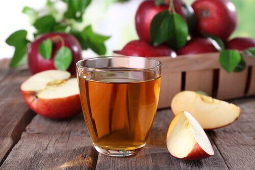 Ontdoe je van geur van zweetvoeten met appelazijn