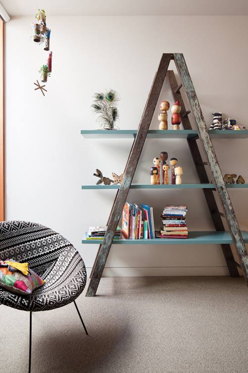 Gerecyclede meubels met een ladder