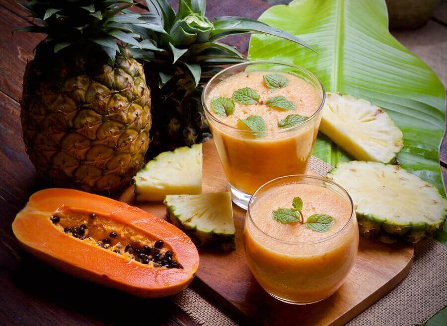Smoothie van papaja en ananas
