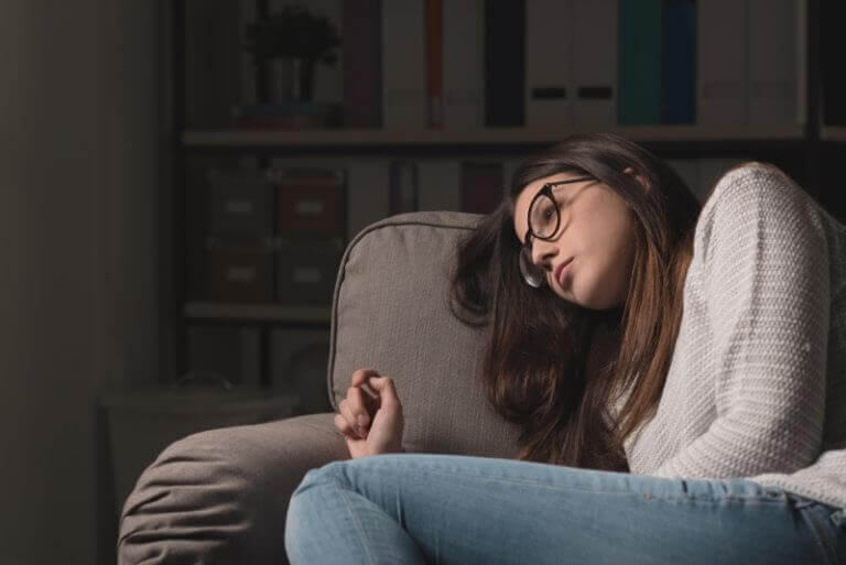 Ongelukkige jonge vrouw