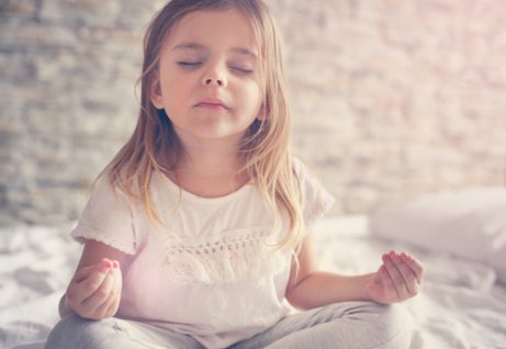 Yoga voor kinderen: leren om stress vast te stellen en te beheersen