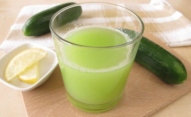Drinken van komkommersap