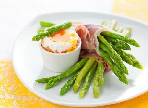 8 fantastische gezonde positieve effecten van asperge