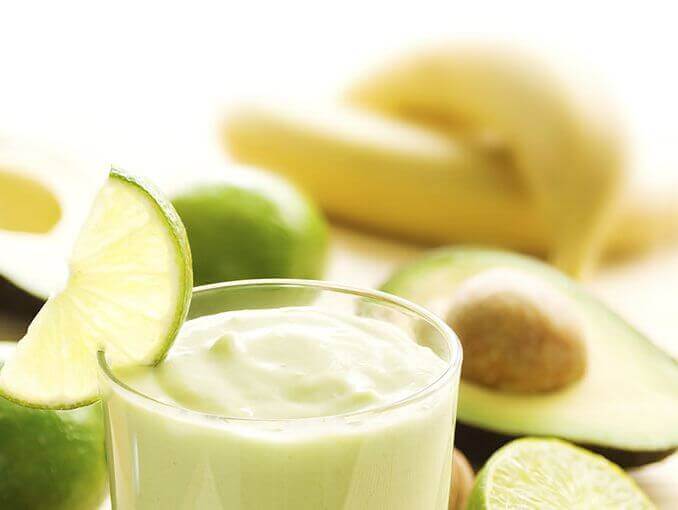 Smoothies met avocado en banaan
