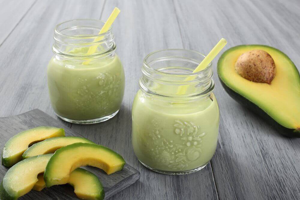 Smoothies met avocado en yoghurt