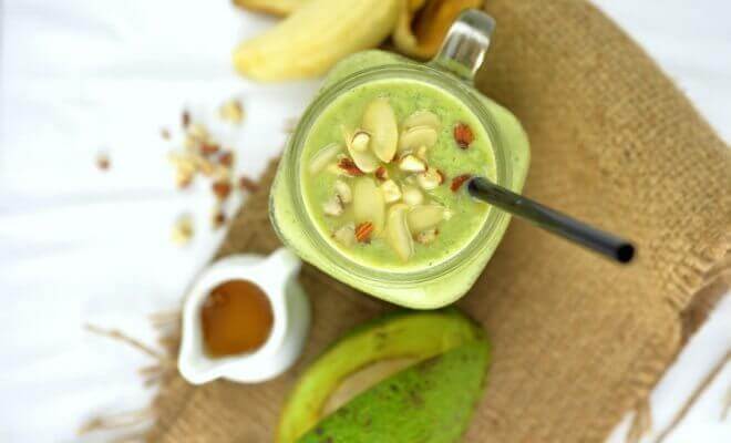 Smoothies met avocado en noten